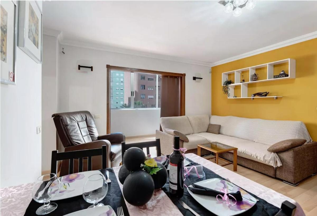 Apartment Frente Al Estadio Y Ramblas